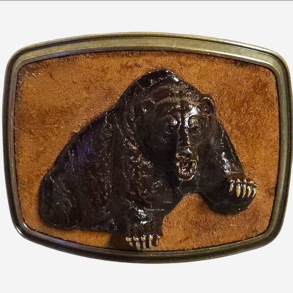 RAINTREE 1978 Grizzly bear leather and brass metal‎ belt buckle